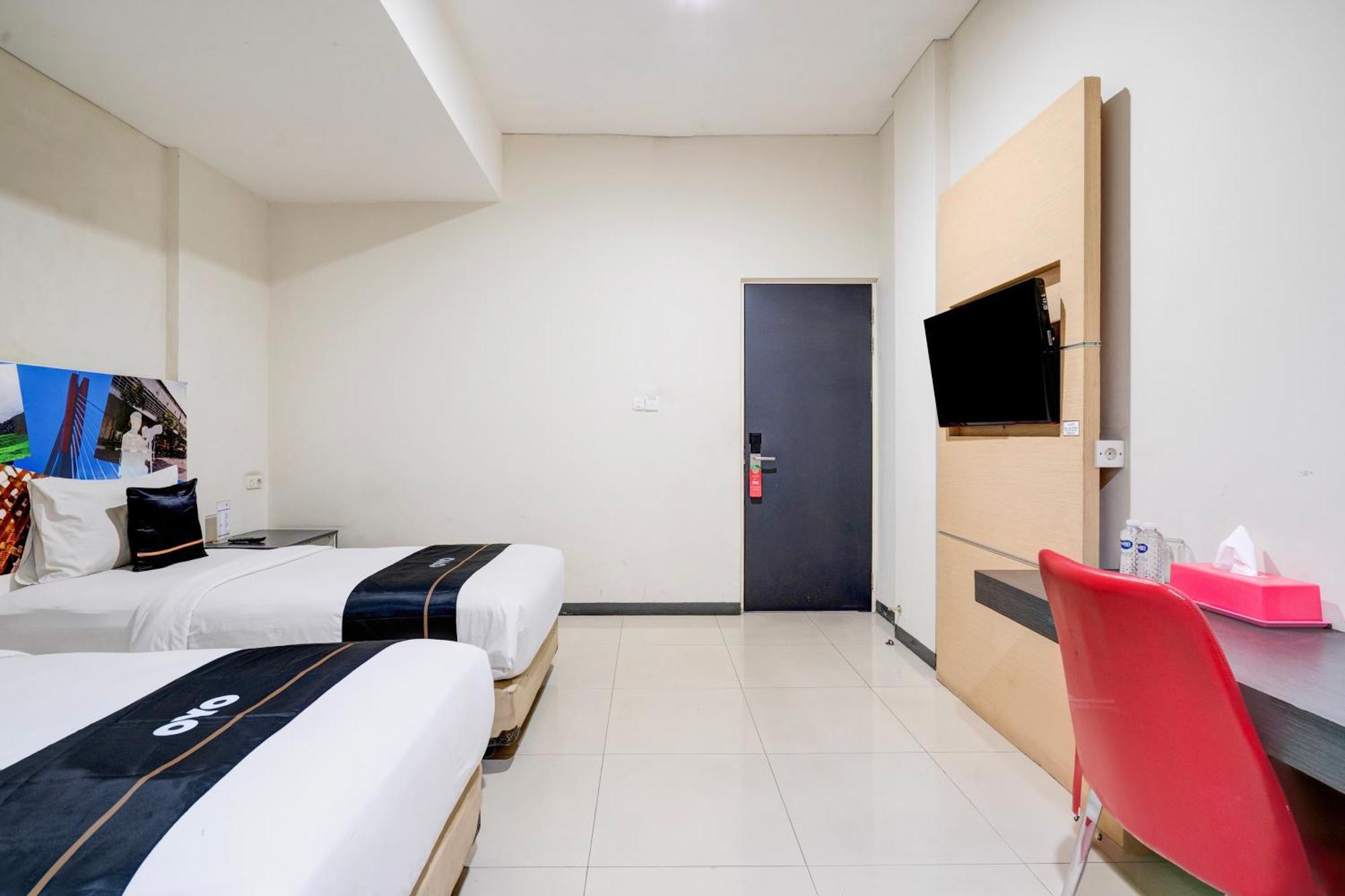 Townhouse Oak Cihampelas Near Ciwalk Formerly Promenade Hotel Bandung Exterior photo